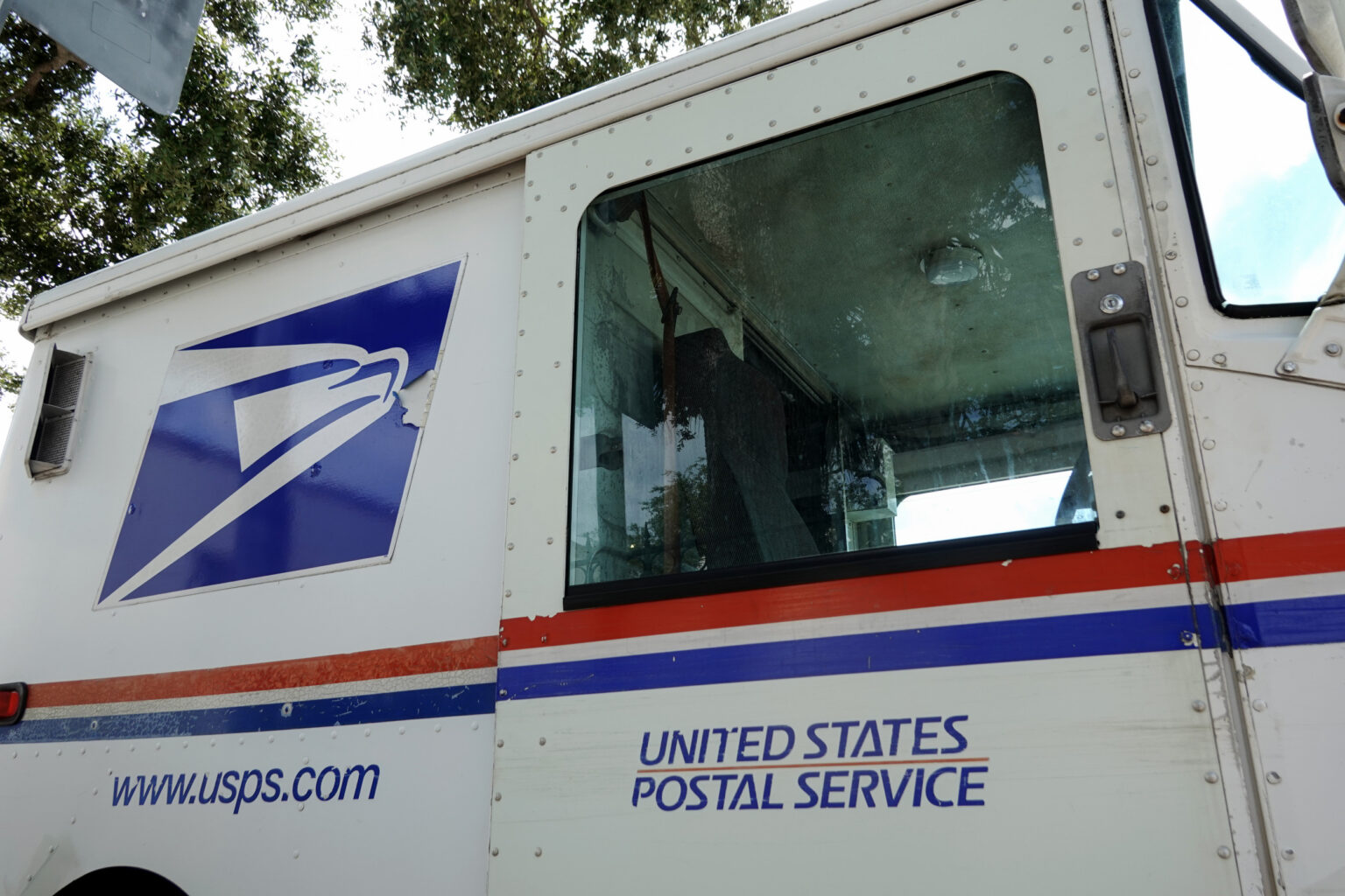 Is There Mail on Thanksgiving? UPS, USPS, FedEx Hours Today