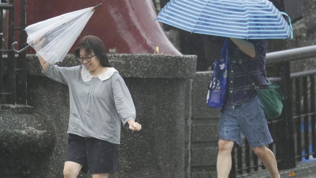 Japan urges 200,000 people to evacuate due to heavy rain