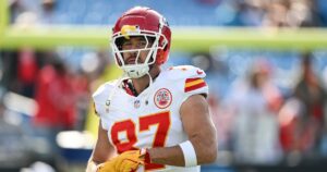 Travis Kelce ‘Felt Bad’ After Seeing a Kid Fall From Stands at Chiefs Game: ‘I Kept on Moving’