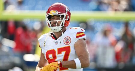 Travis Kelce ‘Felt Bad’ After Seeing a Kid Fall From Stands at Chiefs Game: ‘I Kept on Moving’