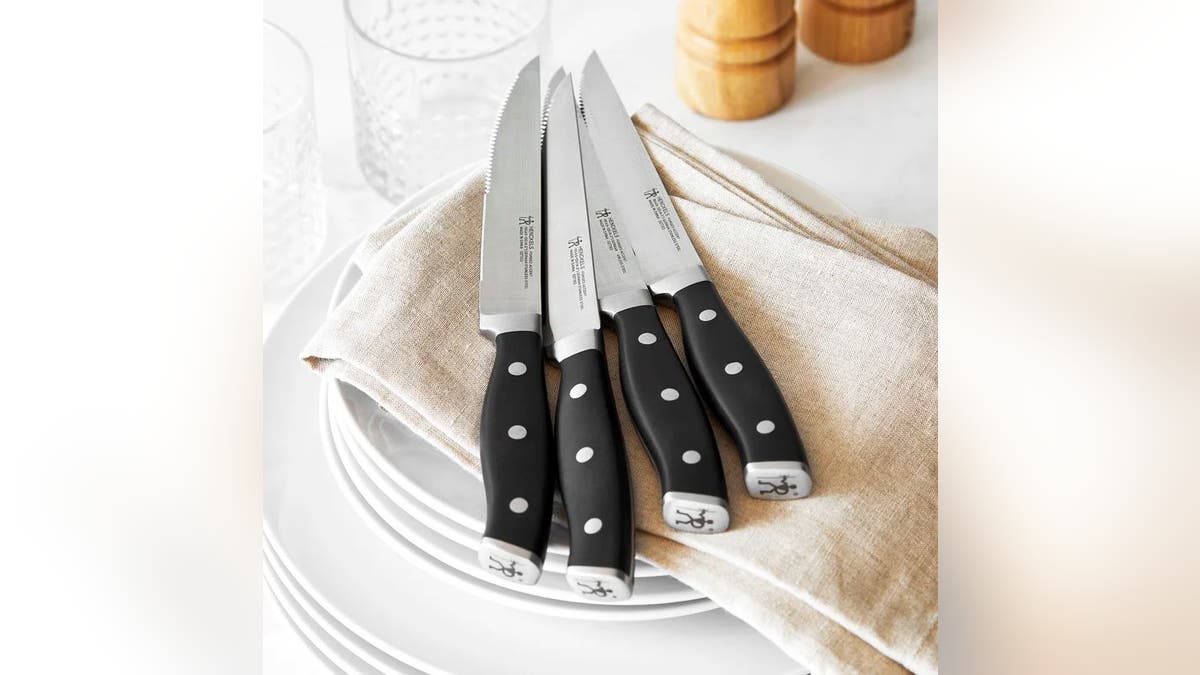 Buy this set of knives as a gift.