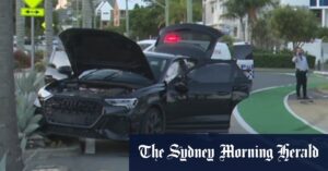 Passengers and drivers involved in Gold Coast crash flee scene