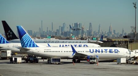 United Airlines flight makes emergency landing at Newark Airport