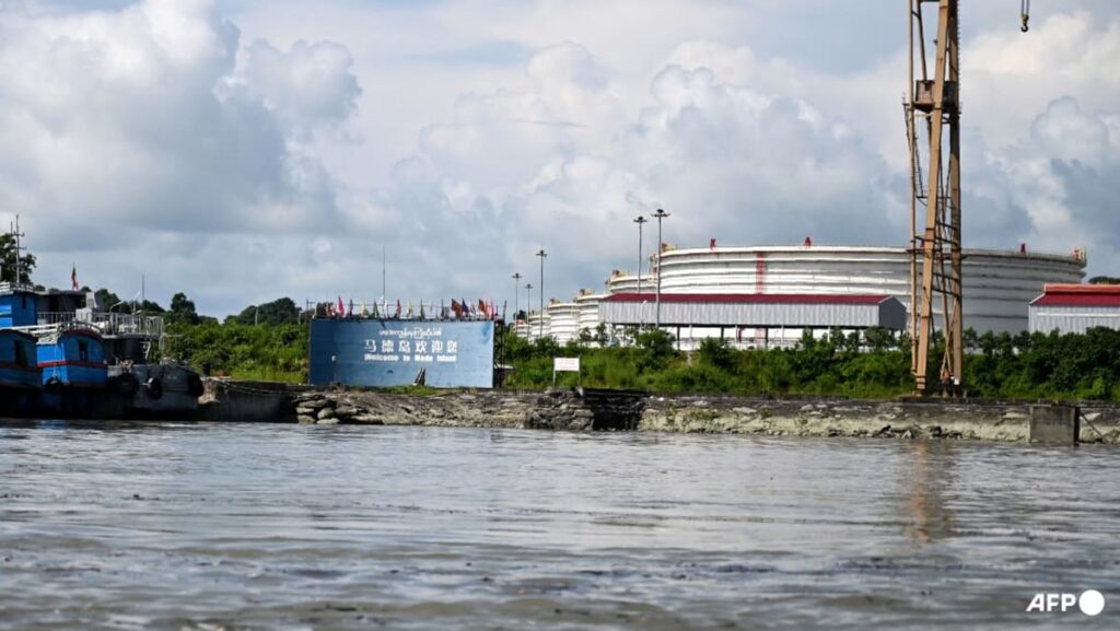 Aid group says 4,000 displaced by battle for key Myanmar port site