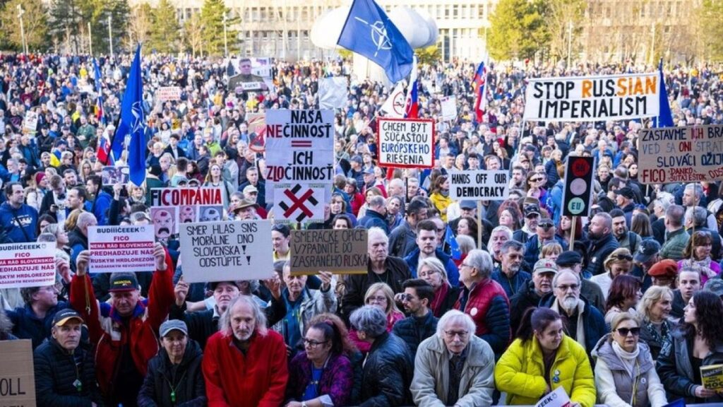 Thousands protest against PM Fico and his pro-Russian policies