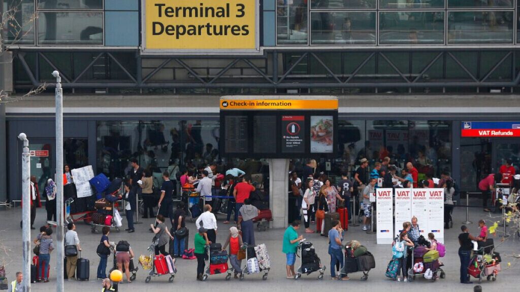 More than 1,000 flights disrupted at Heathrow after nearby fire