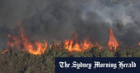 Bushfire threatens Perth homes