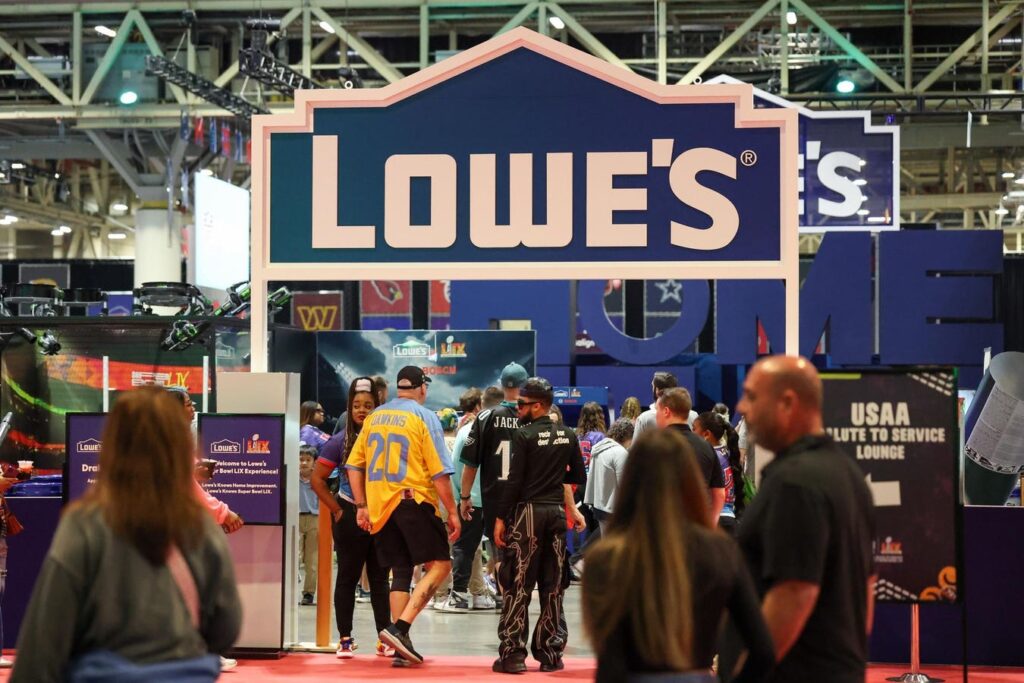 What’s Happening With Lowe’s Stock?