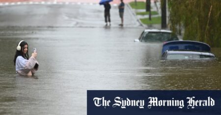 Flooding hits Brisbane suburbs of Tingalpa, Carina, Nundah, Stones Corner; schools to reopen where safe; NAPLAN postponed