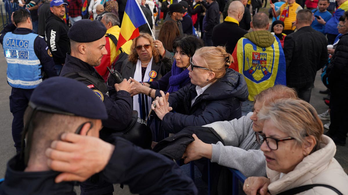 Georgescu supporters protest outside the Romanian Constitutional Court