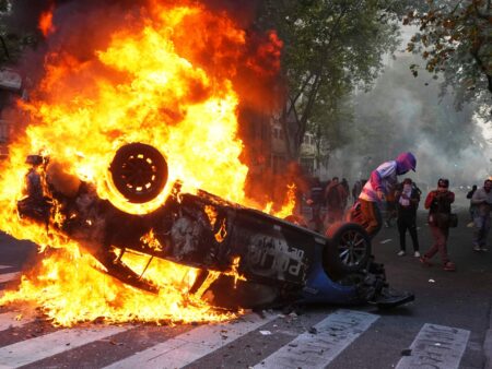 Photos: Football diehards and Argentinian retirees protest pension reform