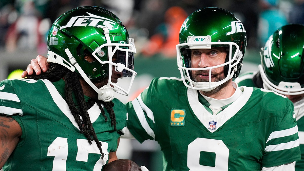 Aaron Rodgers and Davante Adams celebrate