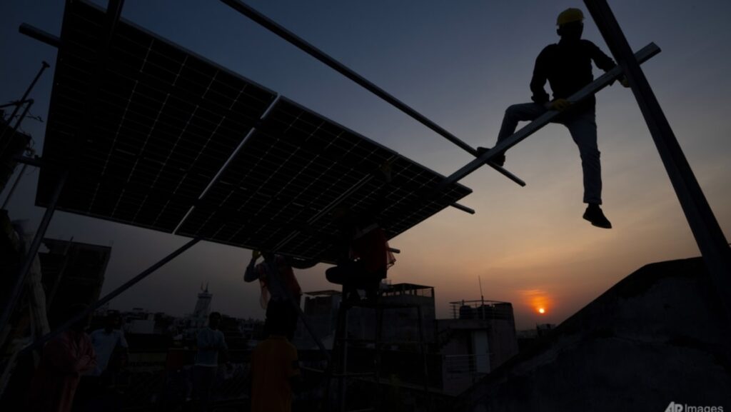 India’s energy policy stuck between renewables and fossil fuels