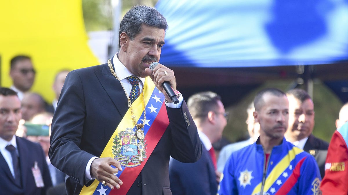 Maduro speaks at his inauguration