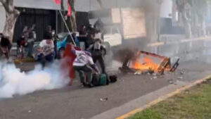 Video captures moment Argentinian police shoot photojournalist