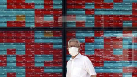 Asia stocks tumble after Trump tariffs