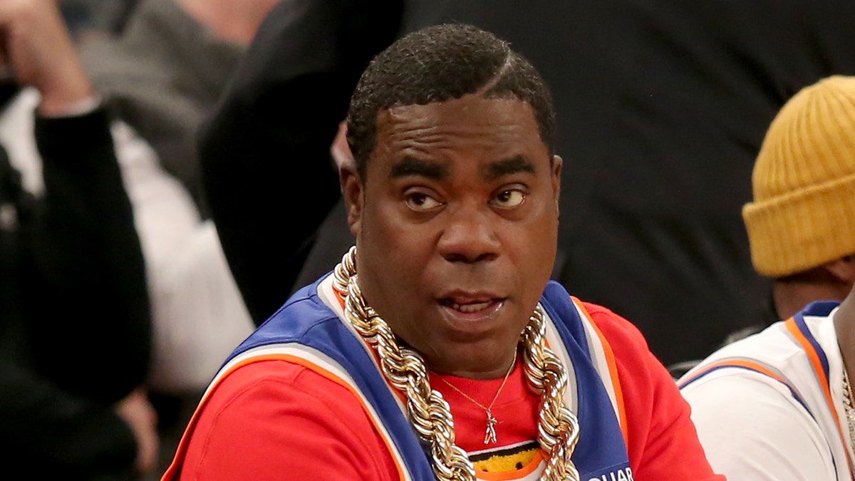 Tracy morgan sits courtside