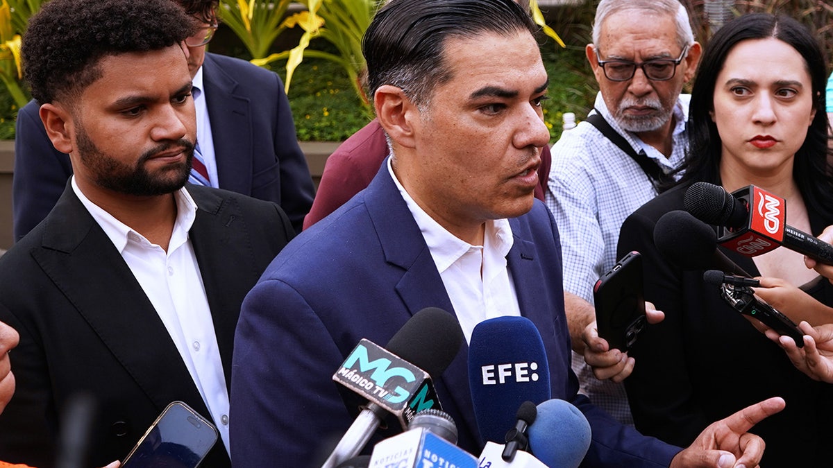 House Democrats visit El Salvador Monday