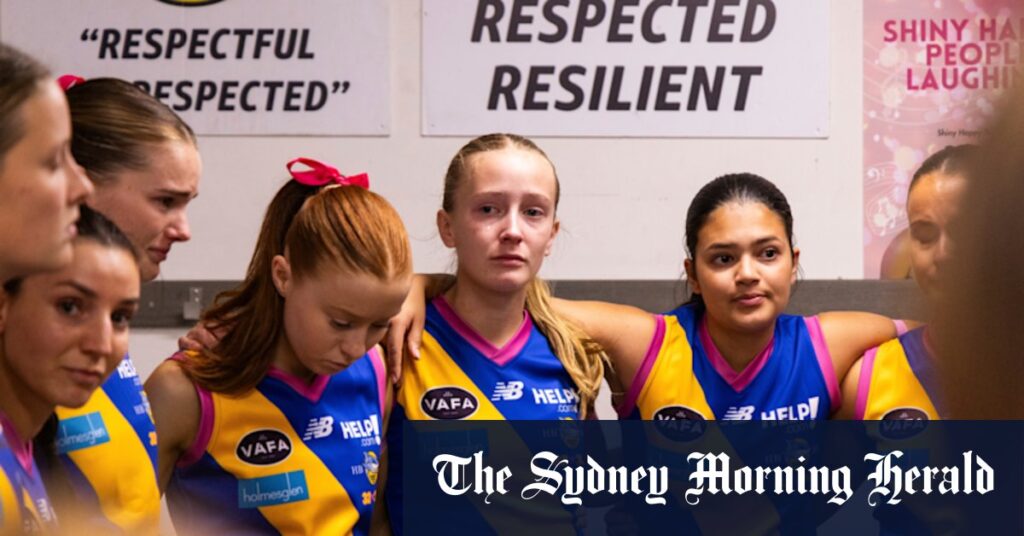 Beaumaris Football Club honours Laos poisoning victims Holly Bowles and Bianca Jones