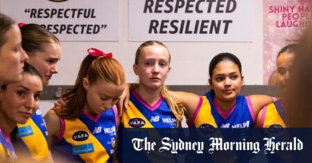 Beaumaris Football Club honours Laos poisoning victims Holly Bowles and Bianca Jones