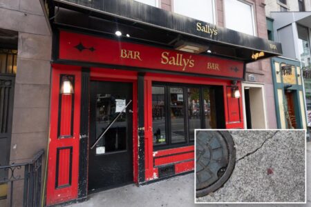 Trio stabbed during knife fight at NYC bar, man arrested