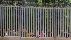 Polish parliament votes to extend asylum suspension at Belarus border