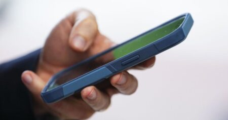 Canada’s telecoms say roaming revenue is down as U.S. travel drops