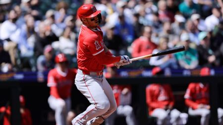 Angels’ Mike Trout leaves game with knee soreness after hustling for base hit