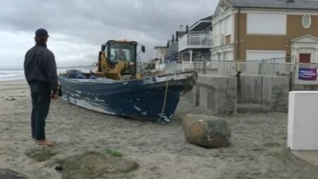 3 dead, 9 missing near San Diego after boat washes ashore