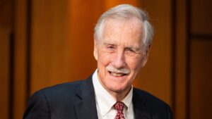 Son of independent U.S. senator mounts Maine gubernatorial bid