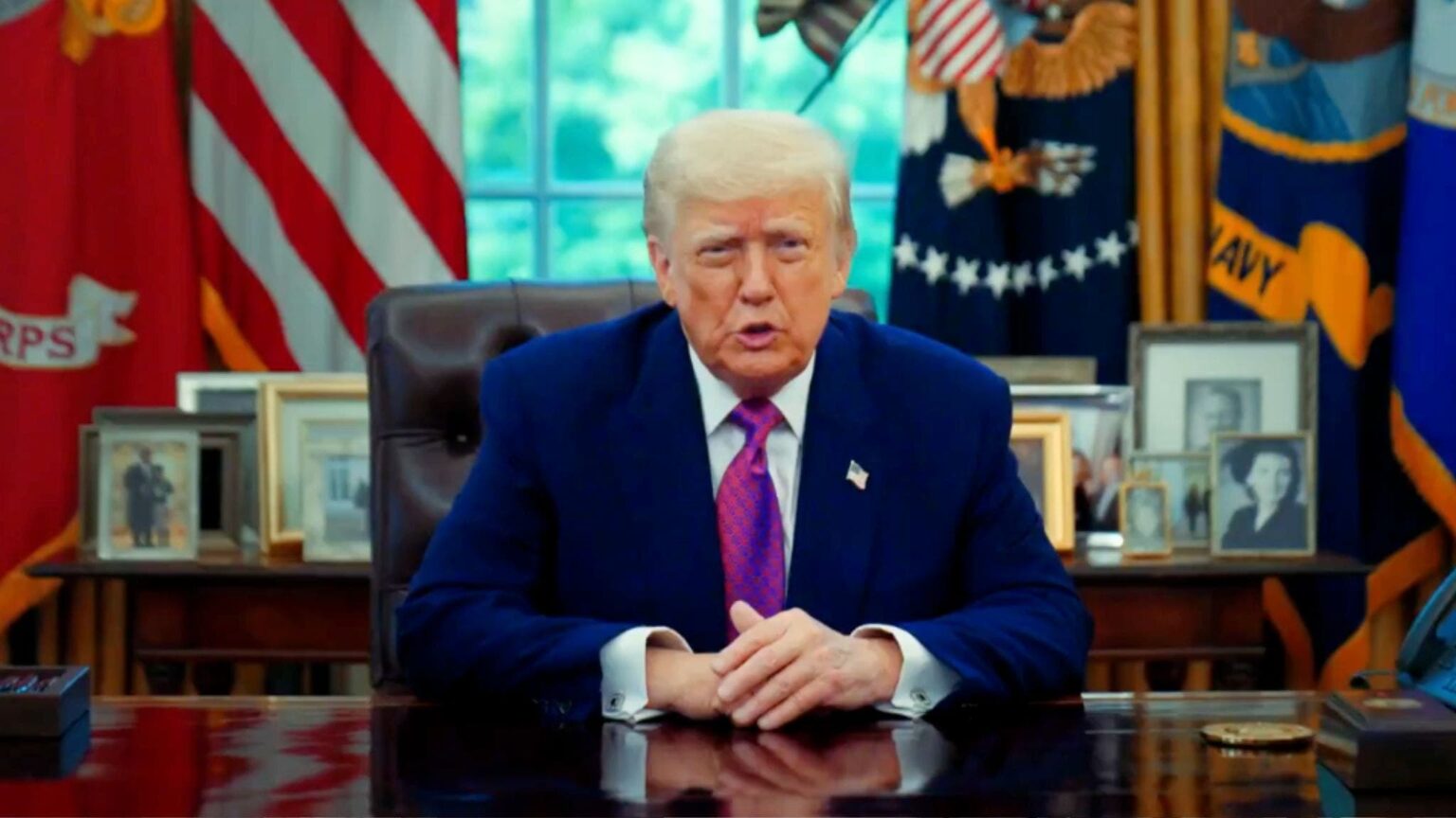 Trump signs EO offering illegal migrants ‘exit bonus’ in first-ever self-deportation program