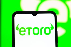 eToro Stock vs. Robinhood
