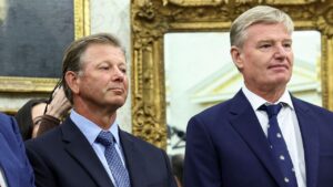 Pro golf greats discuss South Africa with Trump, country’s president in tense meeting between leaders