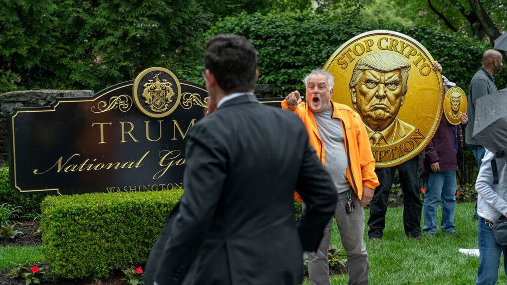 Trump holds swanky dinner for meme coin investors, says ‘Biden administration persecuted crypto innovators’