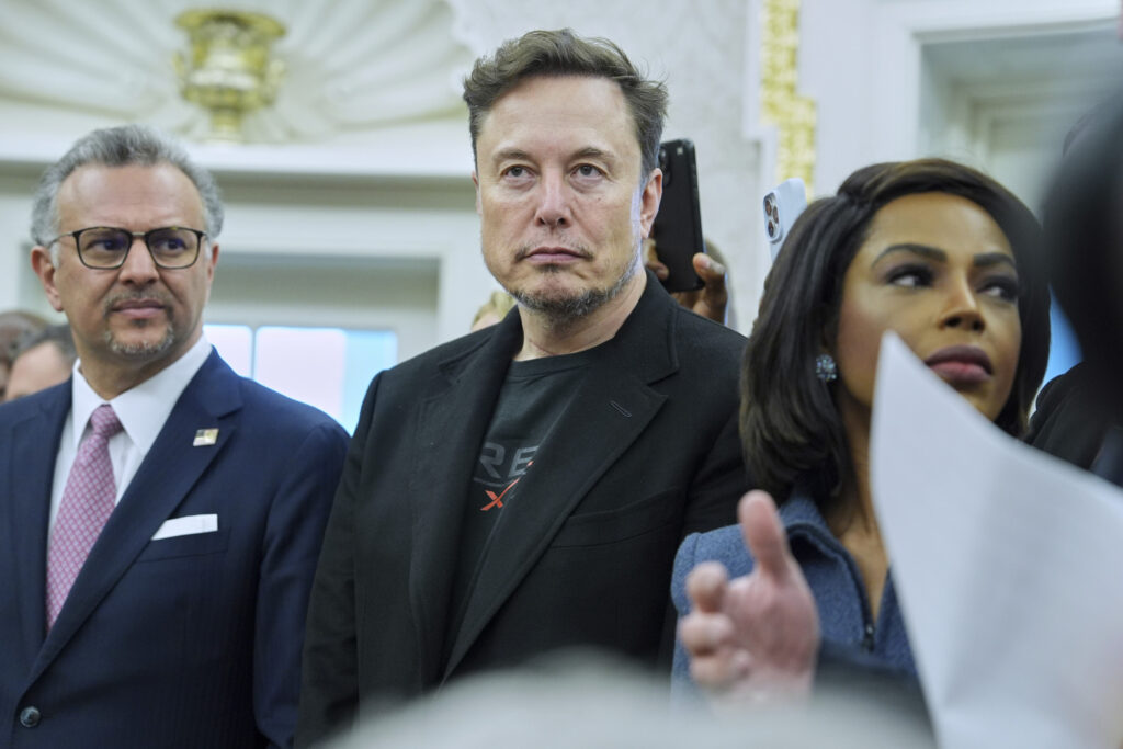 Tesla Investors Demand Elon Musk Works 40-Hour-Week