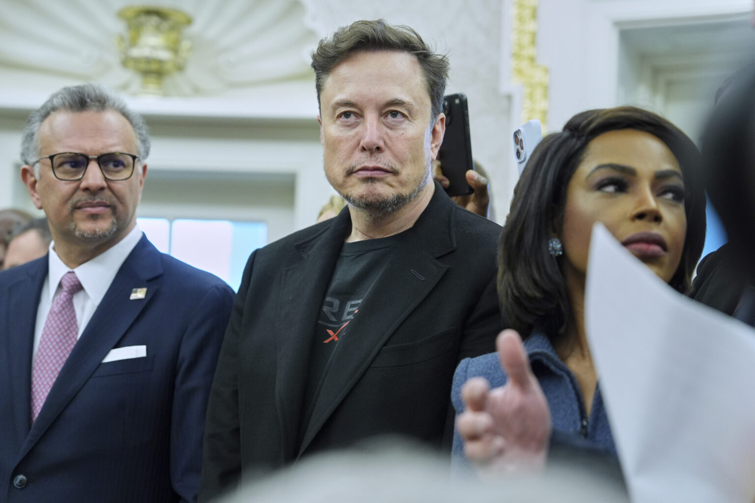 Tesla Investors Demand Elon Musk Works 40-Hour-Week