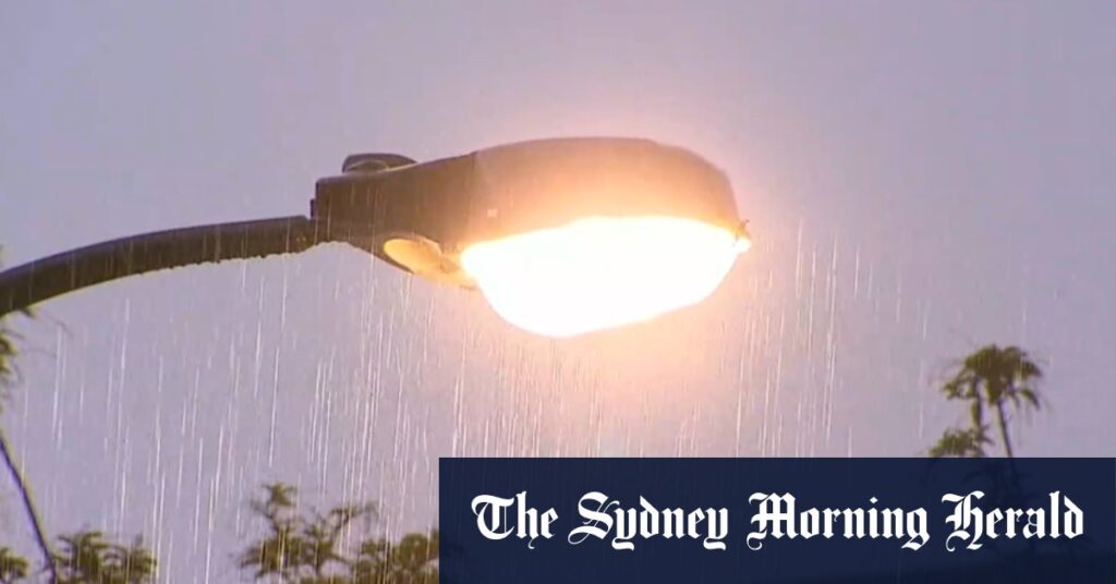 Perth residents brace for heavy rain, damaging winds