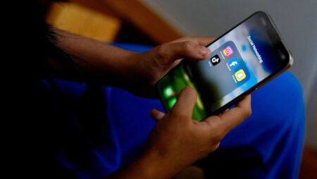 New Zealand PM proposes banning under-16s from social media