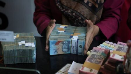 Commentary: Weak rupiah could benefit Indonesia in Trump’s trade war