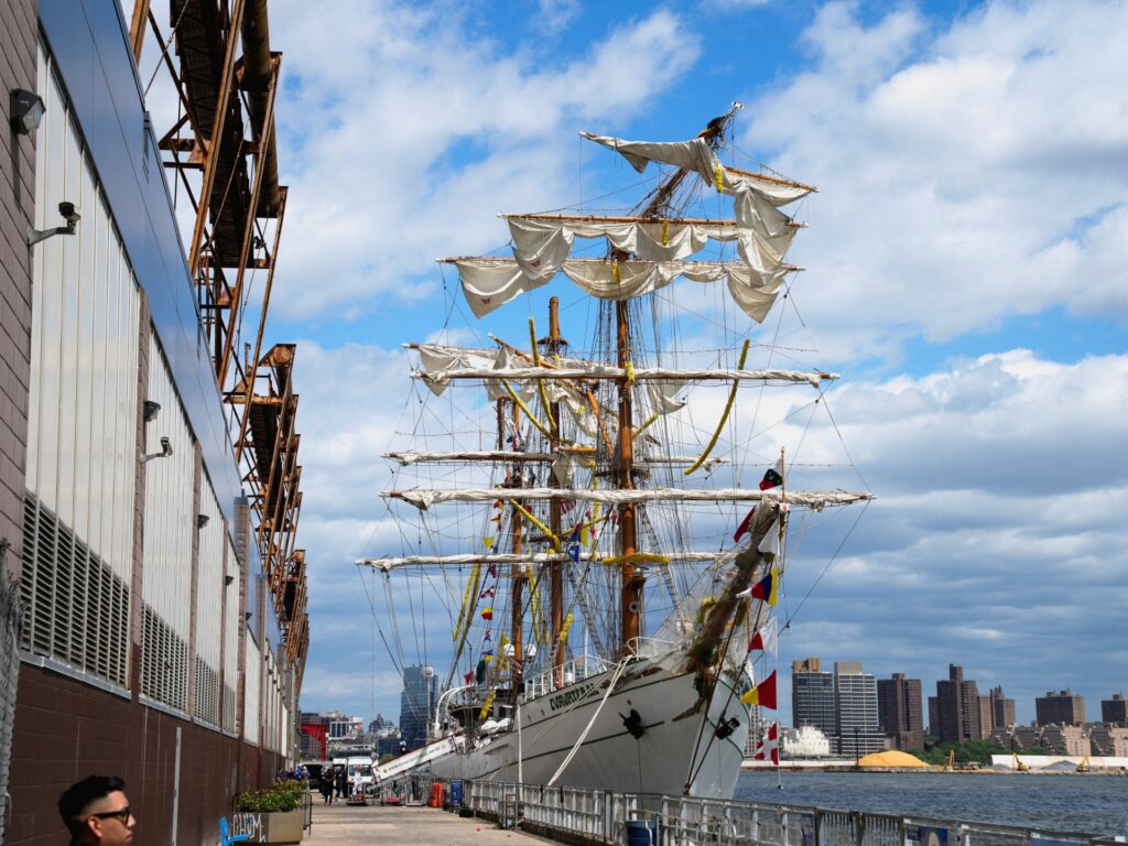 Mexican ship hits Brooklyn Bridge: What went wrong, who were the victims?
