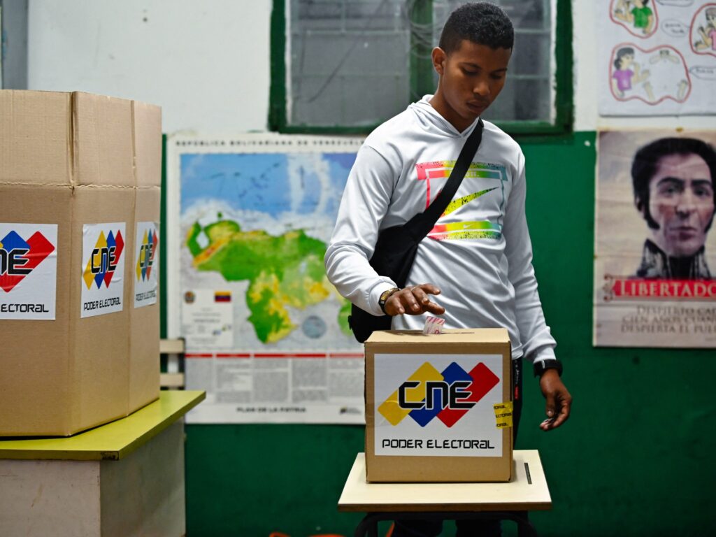 Venezuelans vote amid boycott calls and fears of government repression