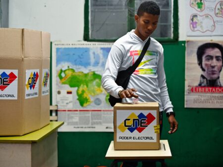 Venezuelans vote amid boycott calls and fears of government repression