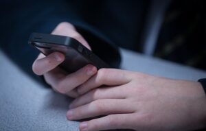 Quebec to ban cellphones in elementary and high schools during entire day