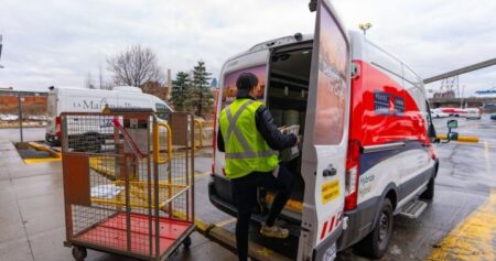 Canada Post ‘effectively insolvent’ as strike looms. Report suggests fixes