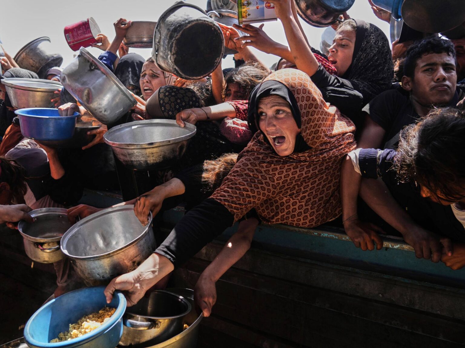 Week in Pictures: From India-Pakistan fighting to V-E Day anniversary