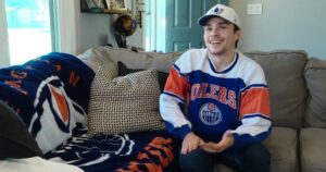 Hardcore hockey fan sings Oilers-themed parodies to spur support during playoffs