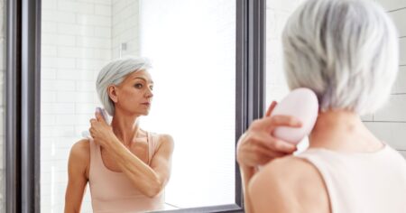 Shoppers in Their 60s ‘Absolutely Love’ This Now- Hair Mask That Turns Their Gray Hair Silver