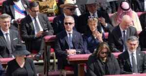 Mark Carney meets Pope Leo XIV after inaugural mass at the Vatican