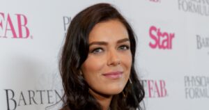 ‘Top Model’ Alum Adrianne Curry Denies Internet Claim About Her 0K Net Worth