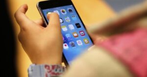 Quebec committee recommends restricting social media accounts for youth under 14